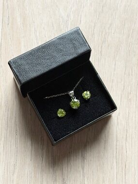 Sterling Silver Peridot Gem Jewelry Set August Birthstone Necklace & Studs